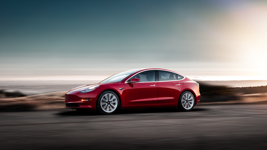 Tesla продала больше машин чем Mercedes Benz в США за прошлый квартал
